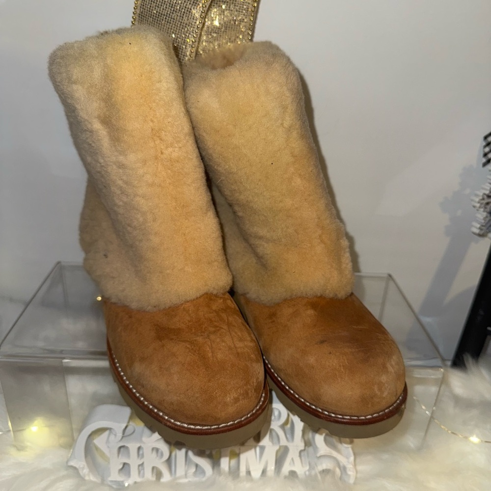 UGG BOOT